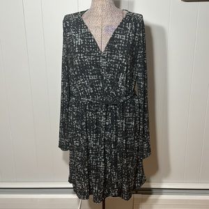 Daisy Fuentes Womens XL Black and Gray Long Sleeve Dress V-Neck Stretchy